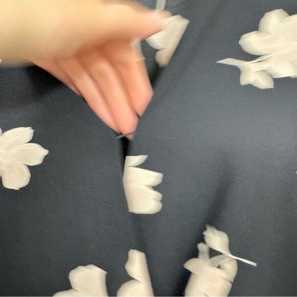 Slate & Willow Black Large Floral Print Womens Blouse M Twist Hem Long Sleeve - Picture 6 of 9